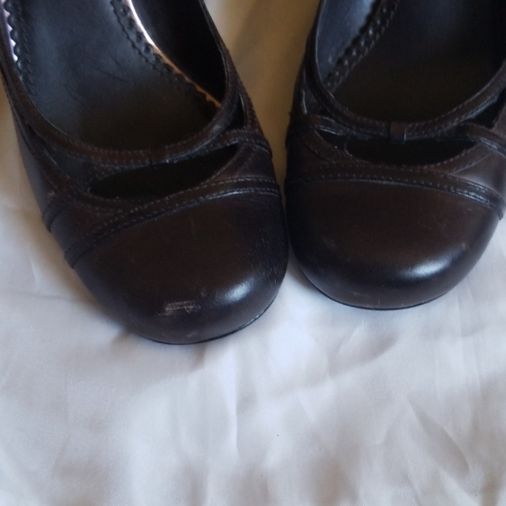 Shoes - Picture 3 of 4